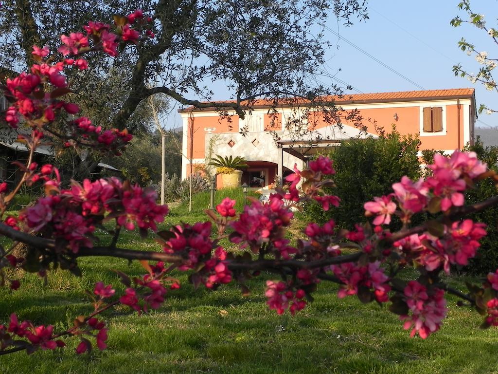 Il Giardino Delle Esperidi Bed & Breakfast Fosdinovo Dış mekan fotoğraf